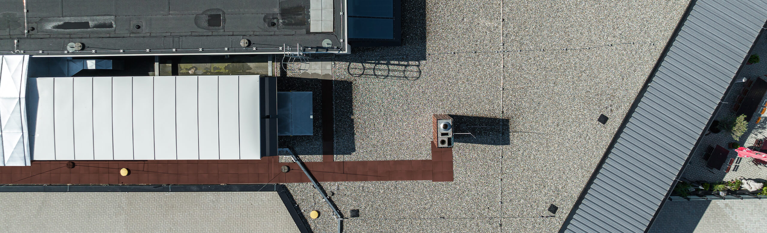 REGUPOL walkway for Maintenance Paths View of a commercial facility roof featuring REGUPOL rubber maintenance paths.